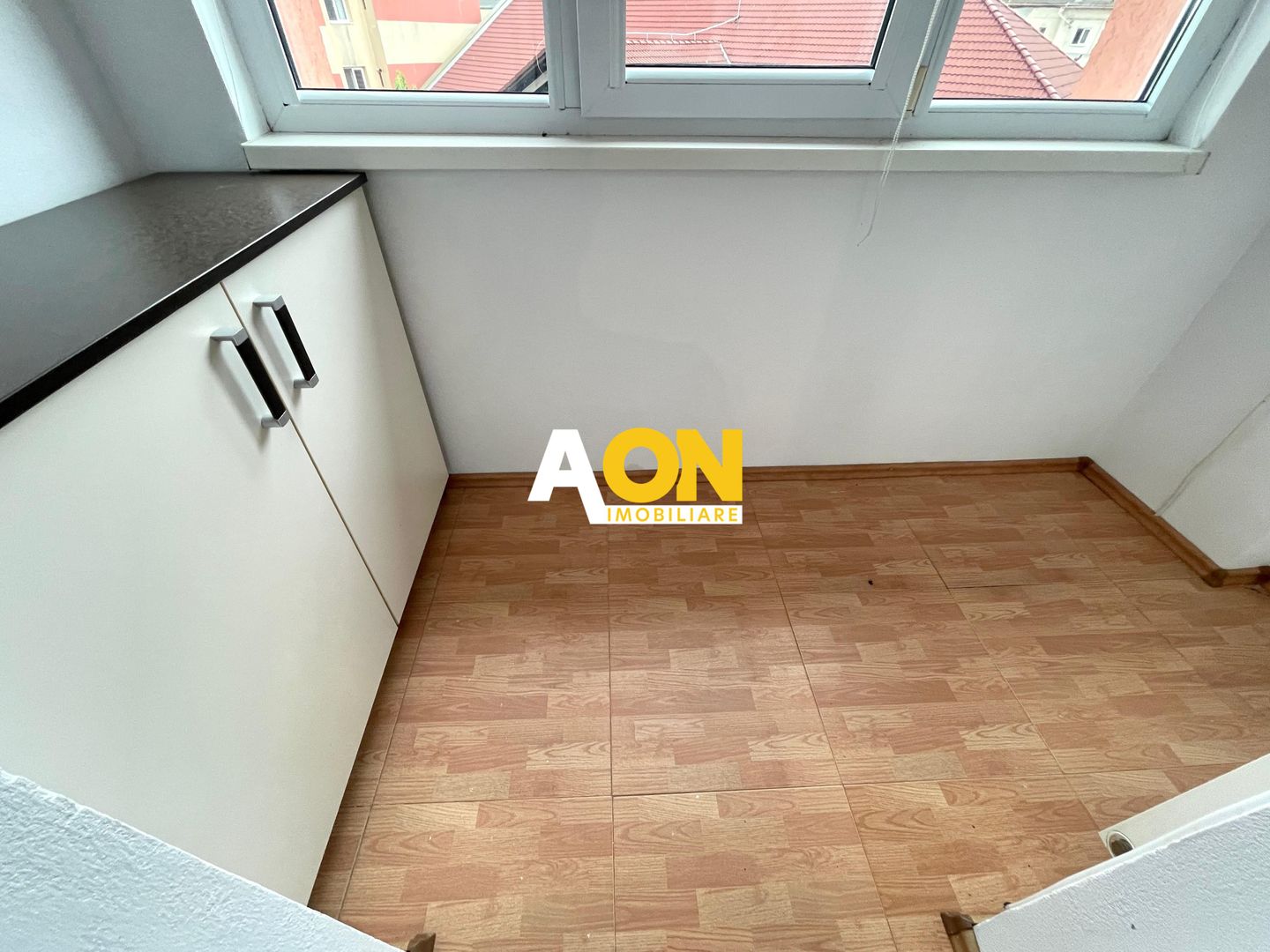 Apartament cu 3 camere, 2 bai, loc de parcare, boxa, zona Liceul Sport - Poză 7