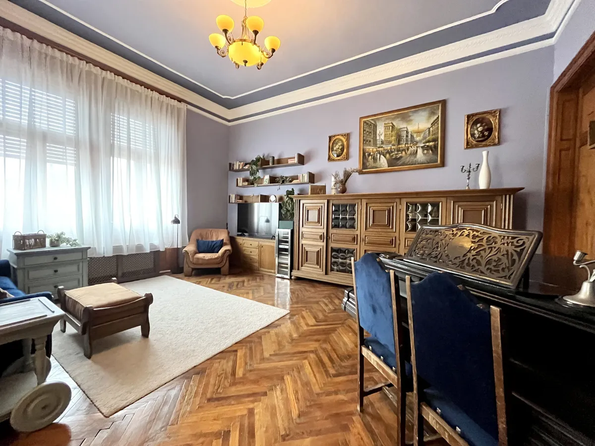 Apartament grandios cu vedere spectaculoasă spre Piața Libertății — fotografia 2
