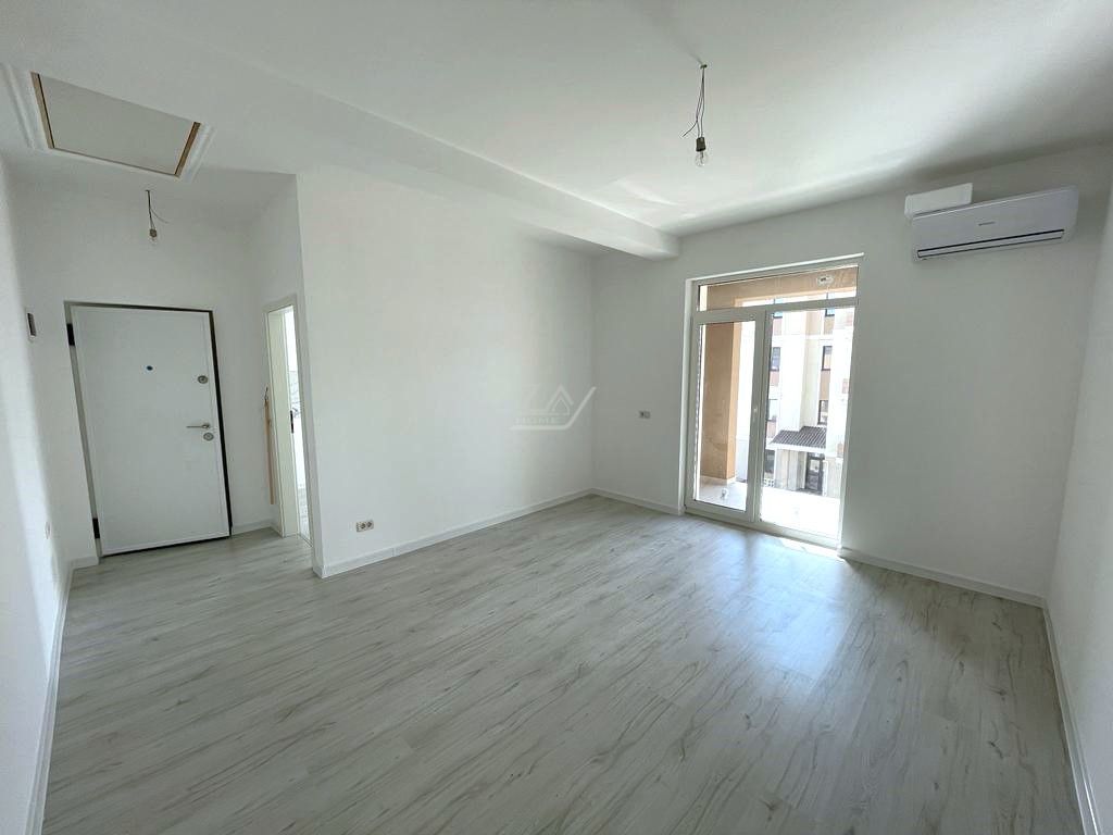 Bucatarie inchisa. Etaj 1. Parcare - Poză 1