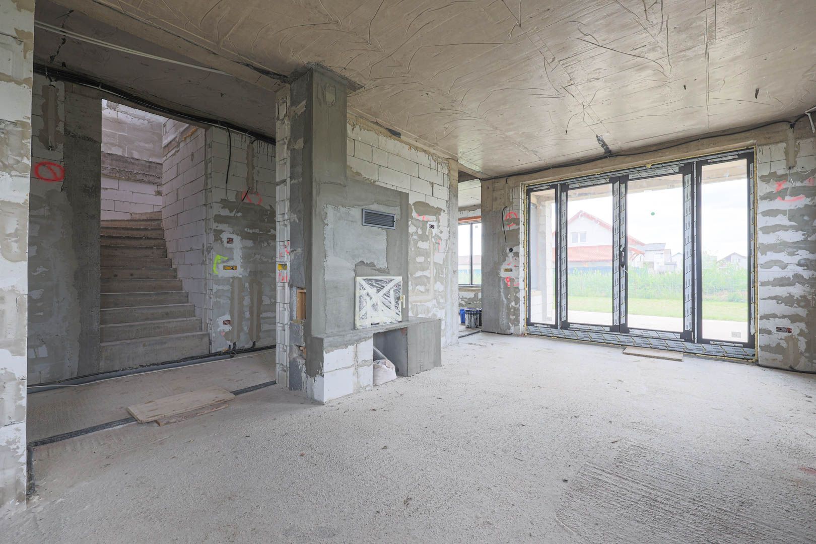 PROPRIETATE VÂNDUTĂ! Vilă spațioasă– Via Carmina, Arad. - Poză 5