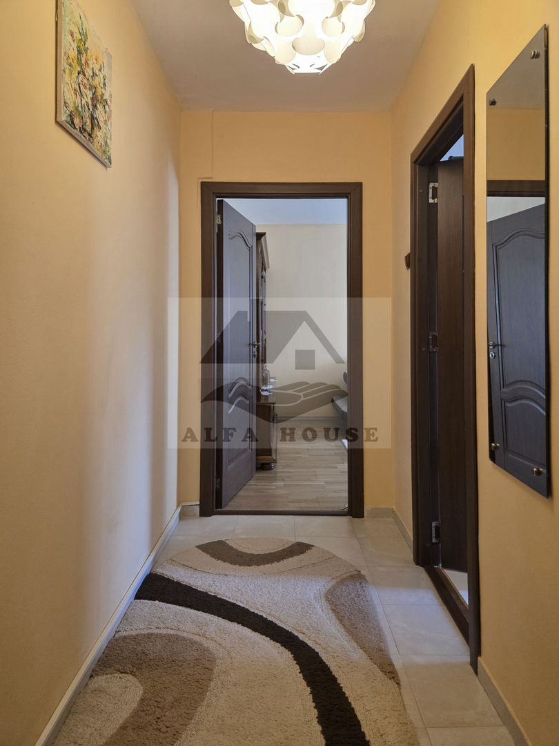 Apartament cu trei camere, zona Noua, 54 mp - Poză 2