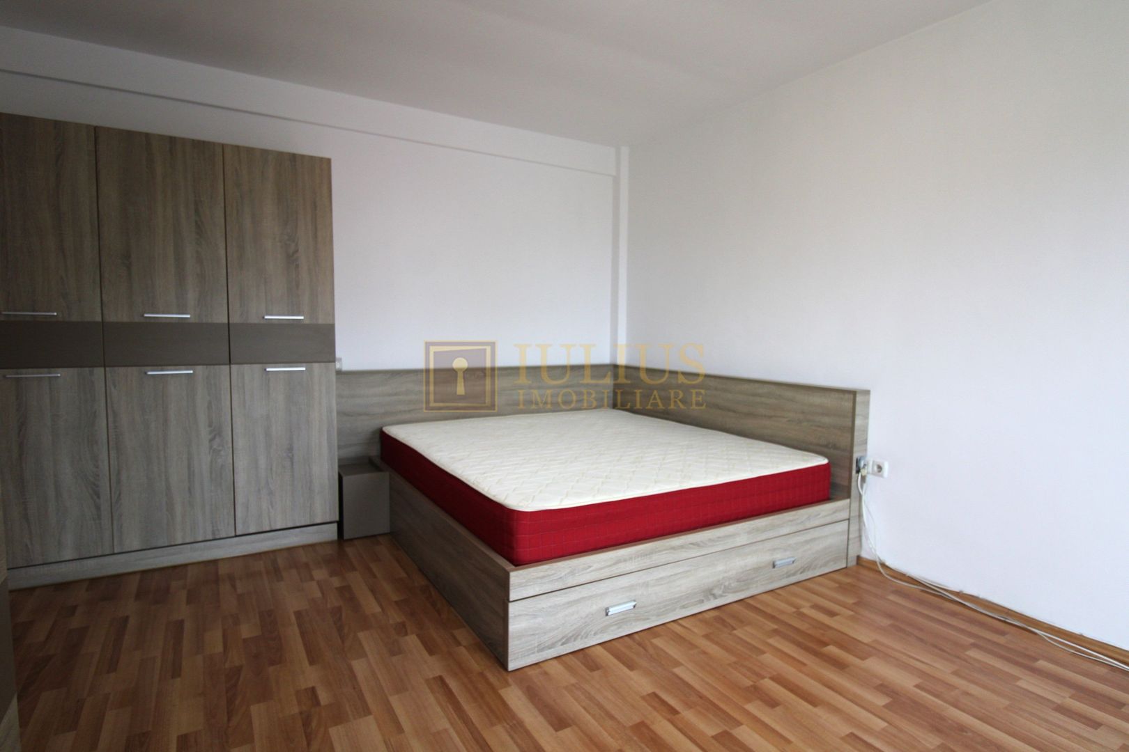 Decomandat, centrala proprie, parcare inclusa. - Poză 2