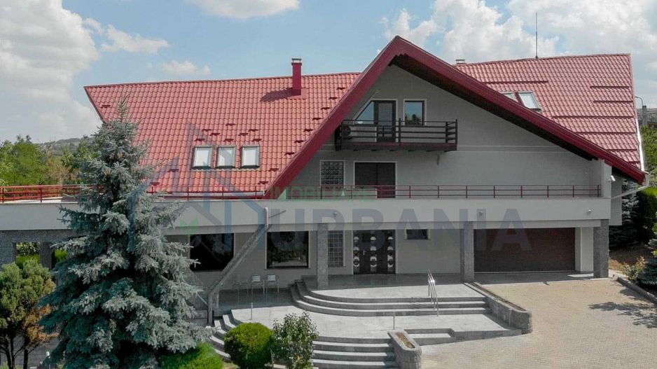 Casă în Bucium, Iași – închiriere – 4 camere, 650 mp construiți, curte 2600 mp - Poză 1