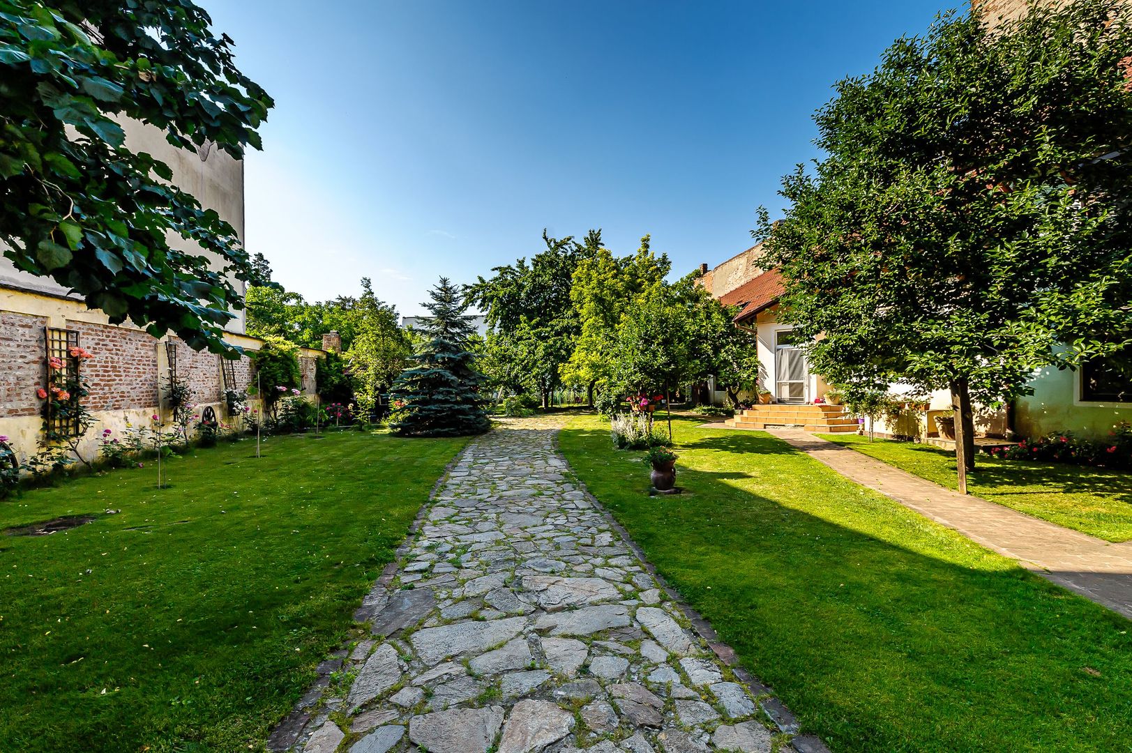 Casă boierească în zonă centrală - Poză 1