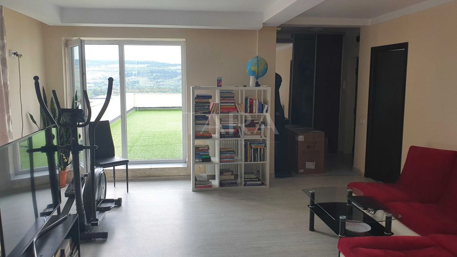 Apartament Semidecomandat, Etaj Retras - Zona Vivo - Poză 1