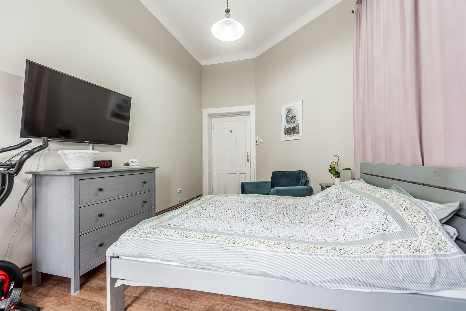 Apartament ultracentral cu 4 camere decomandat, etaj intermediar - Poză 12