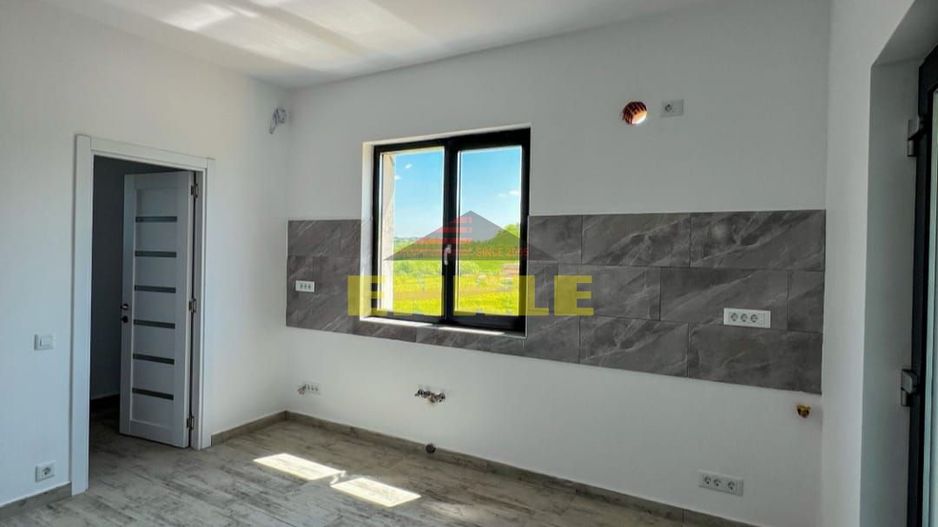 De vânzare casă nouă in Curtești - Poză 6