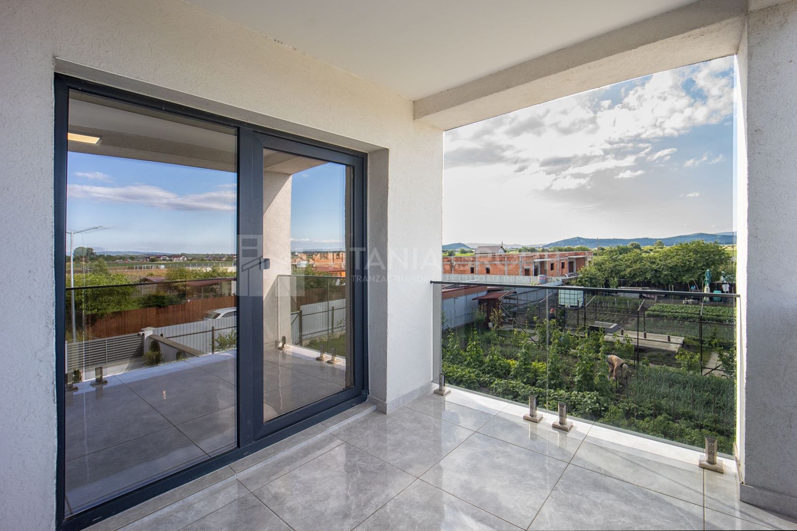 Prestigiu si eleganta! Proprietate de LUX, cu garaj si piscina -Harman - Poză 27