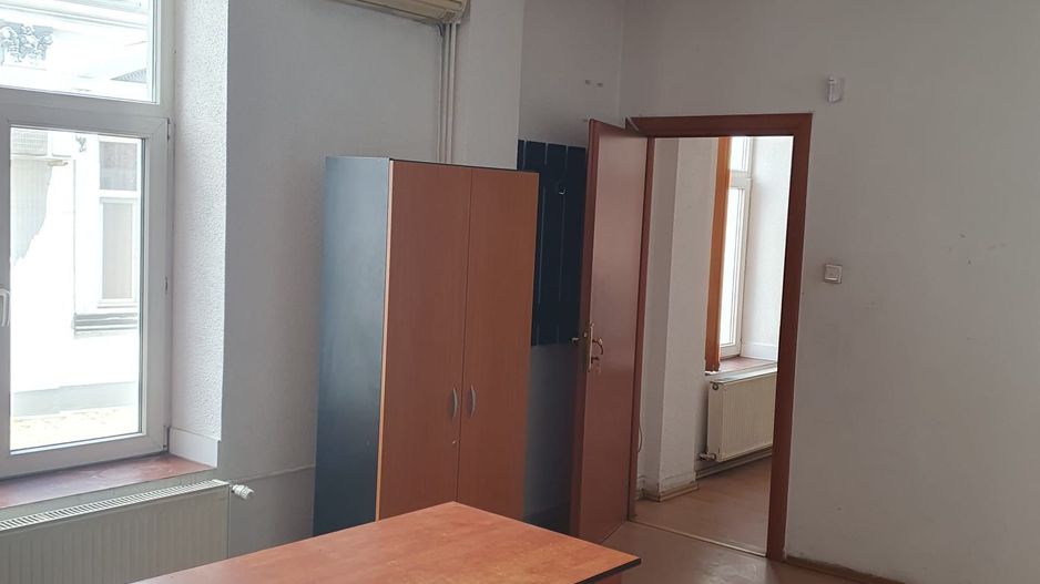 Vilă de patrimoniu interbelică | 23 camere | curte - Poză 6