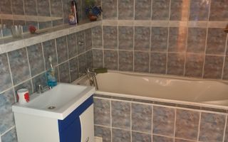 Apartament cu 3 camere de vânzare. Zona Micro 5 - Poză 3