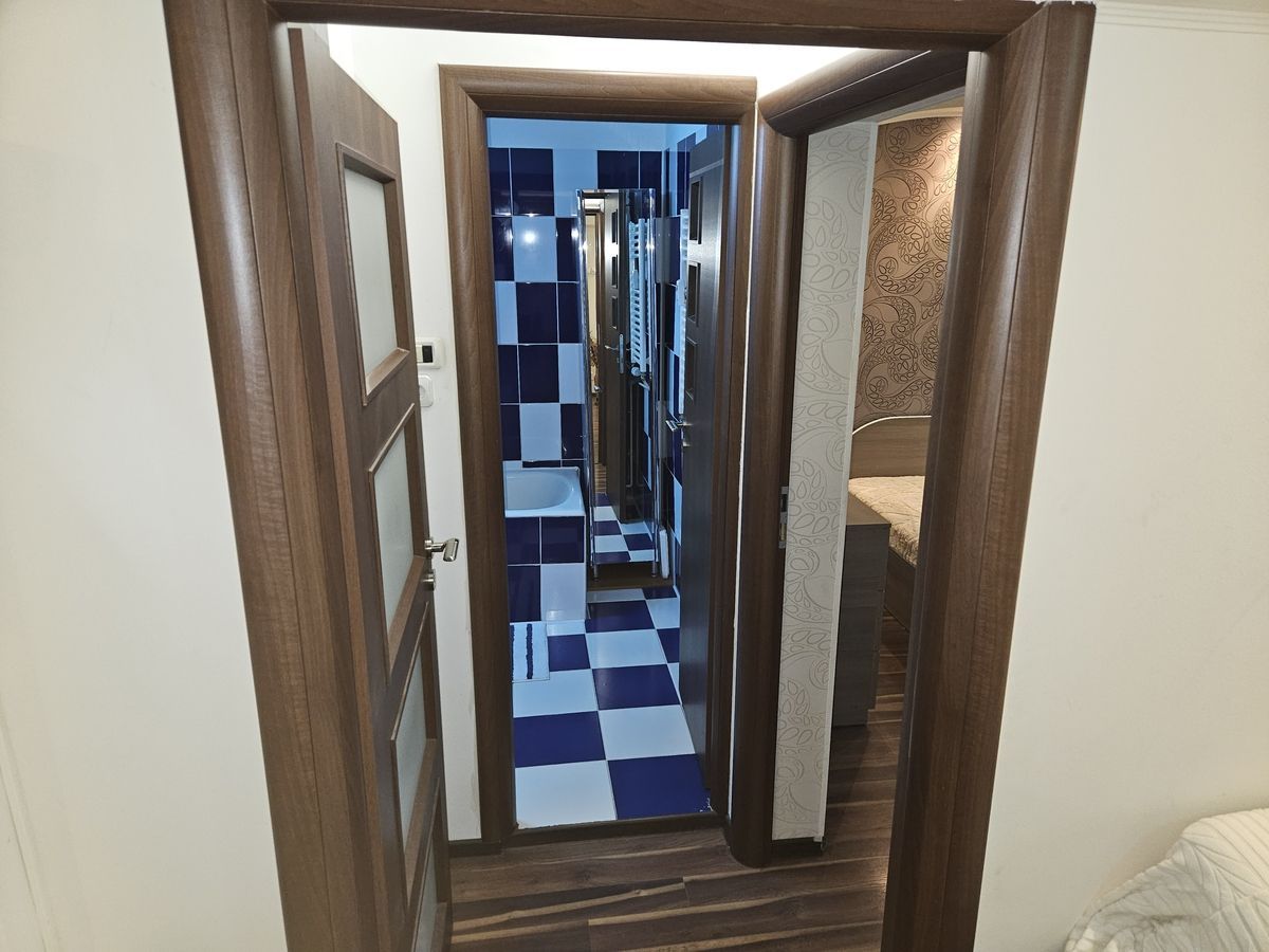 De vanzare - elegant, renovat complet - 3 camere la Calea Vacaresti - Poză 9