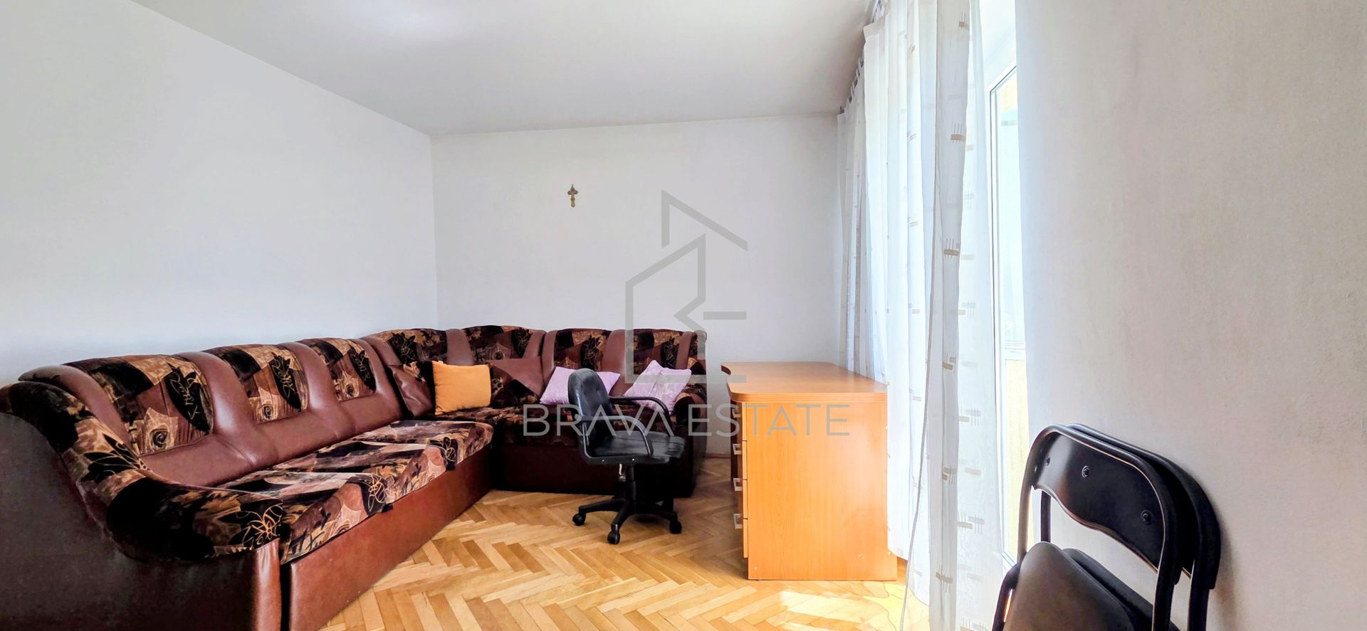Apartament 3 camere, 2 bai, balcon, zona UMF - Poză 3
