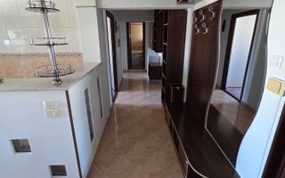 apartament 3 camere de vanzare - Poză 1