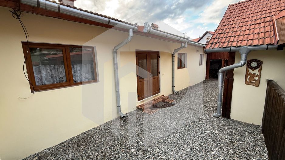 Casa individuala } Orlat | 250 mp Teren | Terasa inchisa - Poză 2