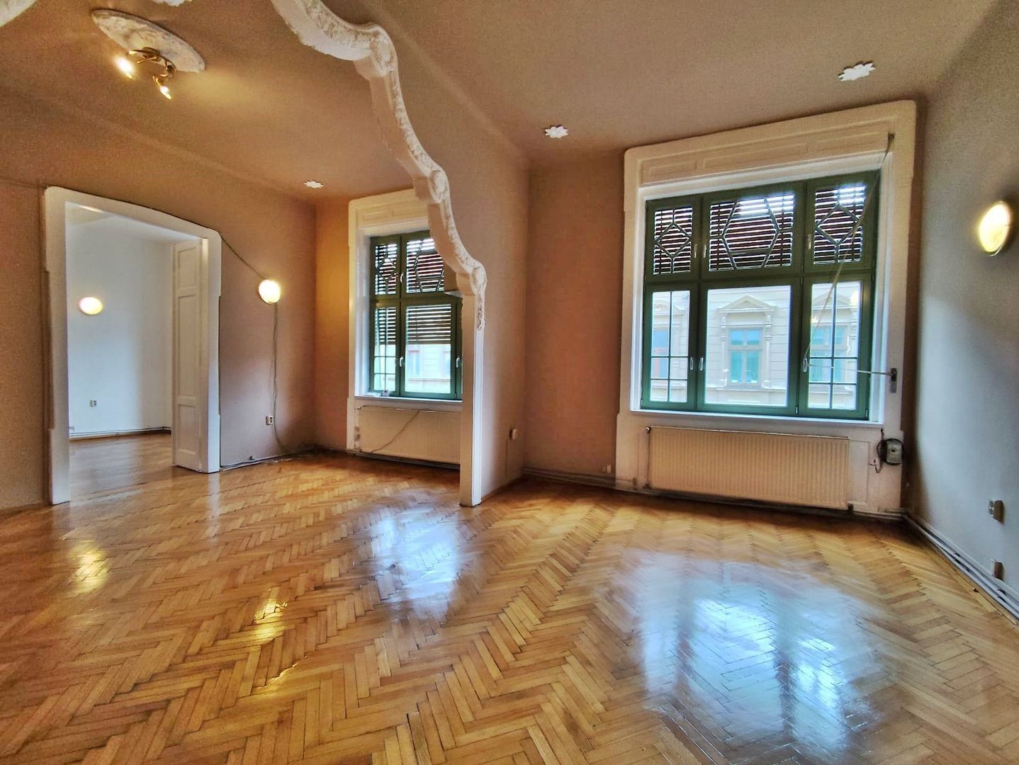 Birou 103 mp, 4 camere, ultracentral, str.I.Vulcan, Oradea, INCHIRIERE - Poză 2
