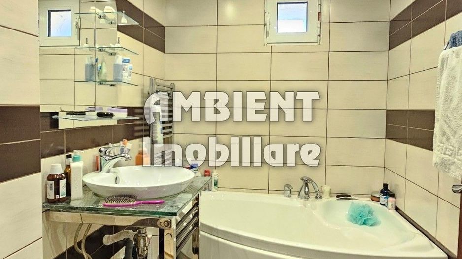 Apartament cu 3 camere, mobilat si utilat, zona TRAIAN; - Poză 7