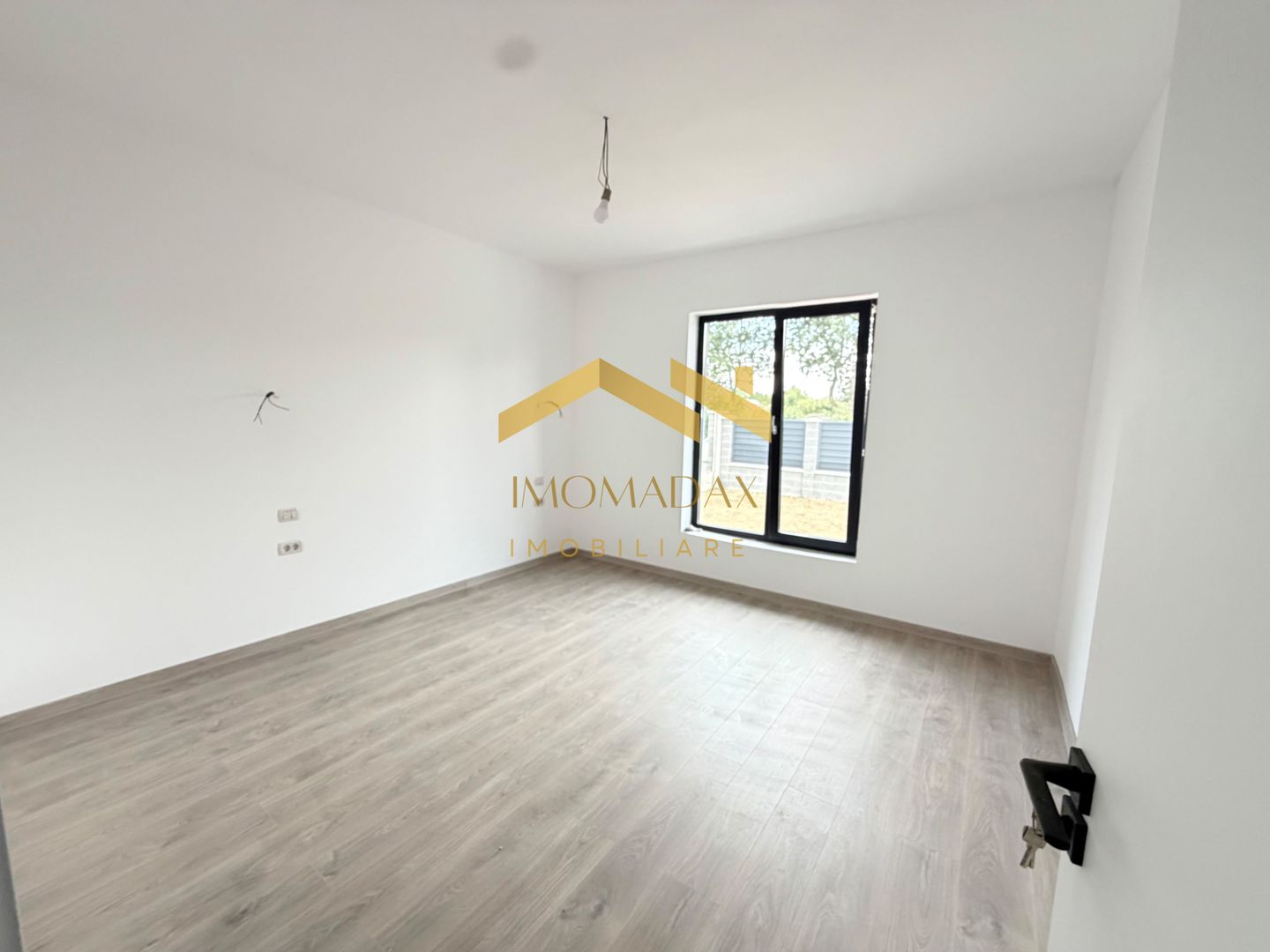 Sanmihaiu Roman-3 Camere-Toate Utilitățile - Poză 5