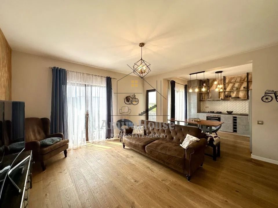 Apartament 3 camere in imobil tip vila, 79 mp, garaj, curte comuna, Gruia - Poză 1