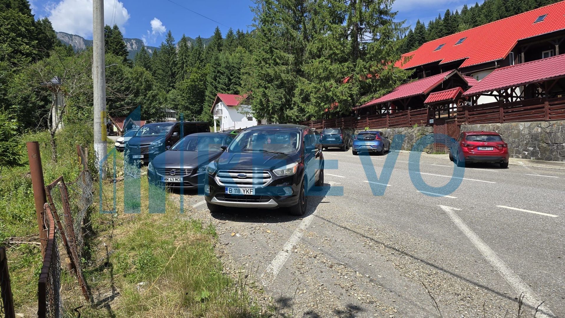 Teren Izvorul Muntelui, Bicaz, la baza traseelor de la Vârful Toaca - Poză 5