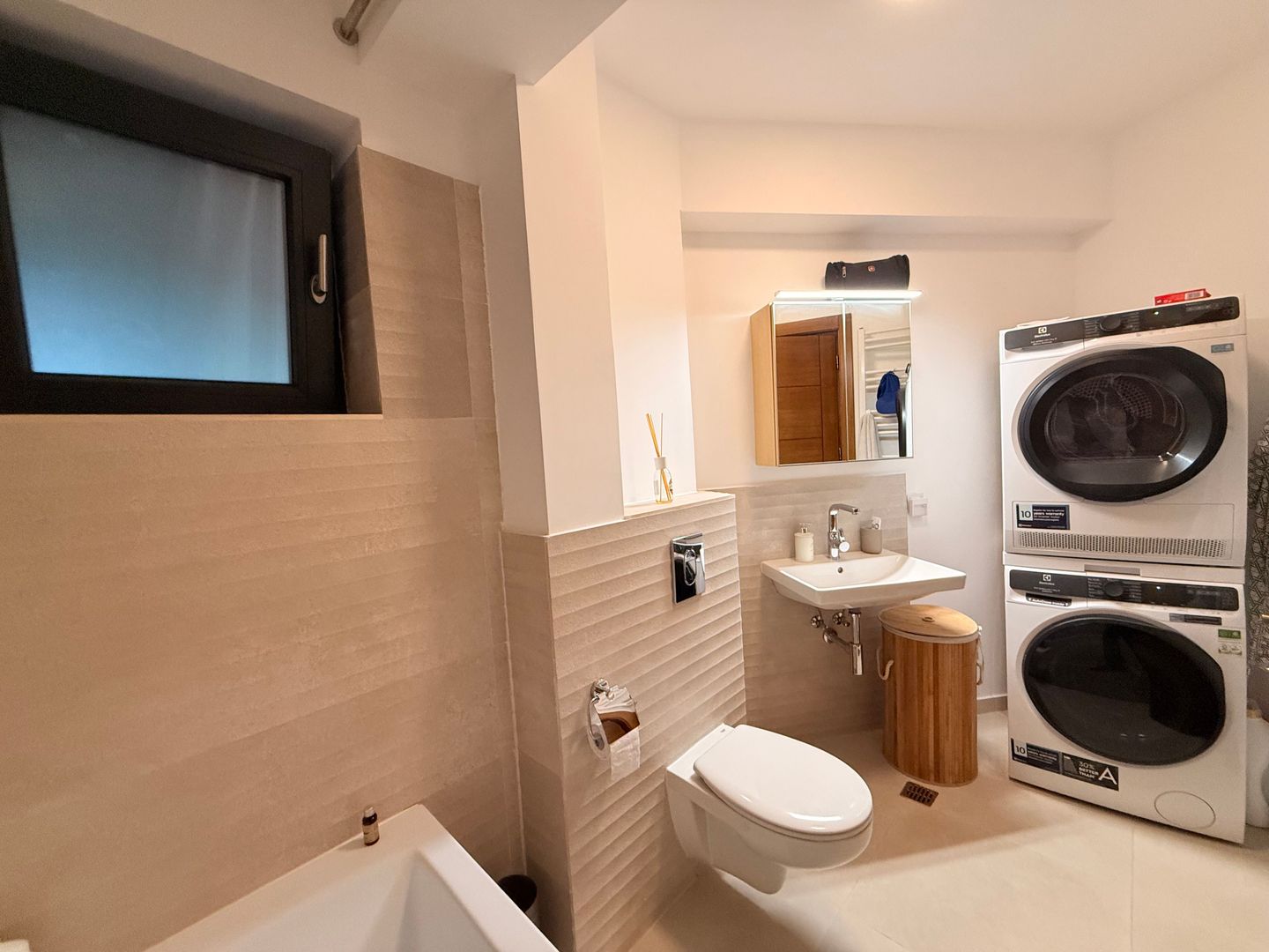 3 camere 2022 Piata Victoriei 127 mp utilat mobilat - Poză 10
