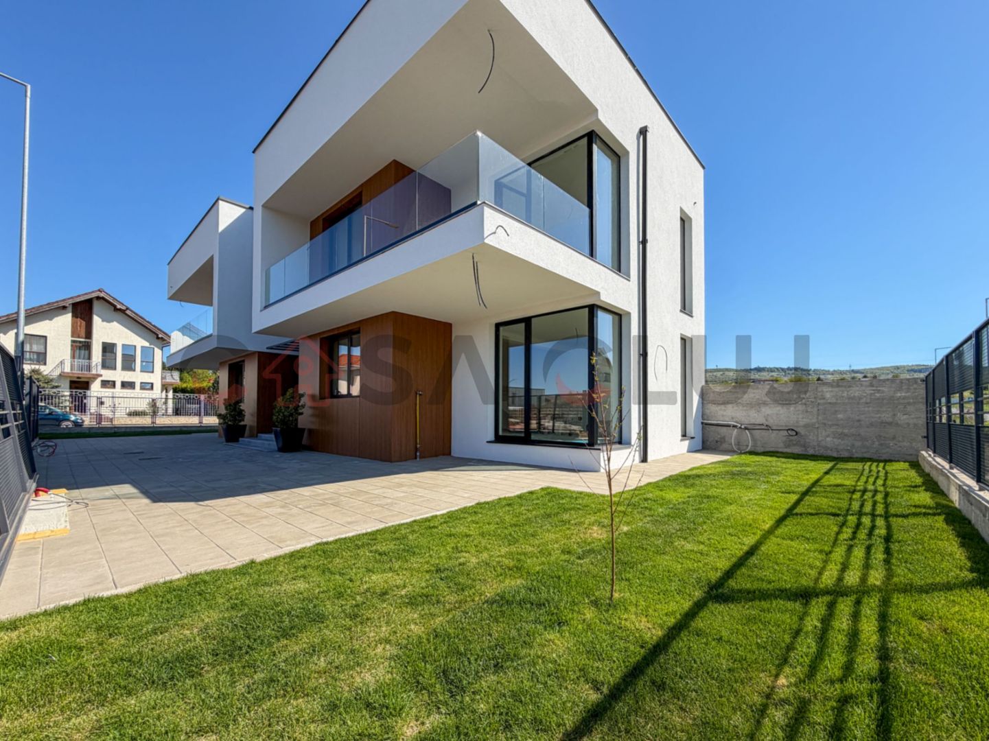 Casa cu arhitectura moderna, Buna Ziua - Poză 14