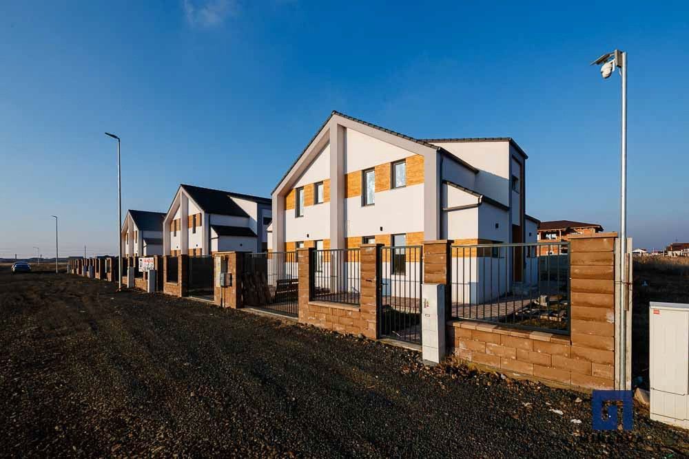 Duplex cu 4 camere si teren generos de 352 mp – Mosnita Noua - Poză 36