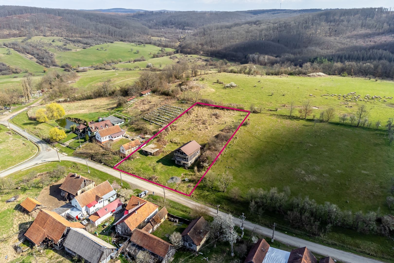 Cabană pe 3 niveluri - zonă spectaculoasă - Pătârș - COMISION 0% - Poză 3