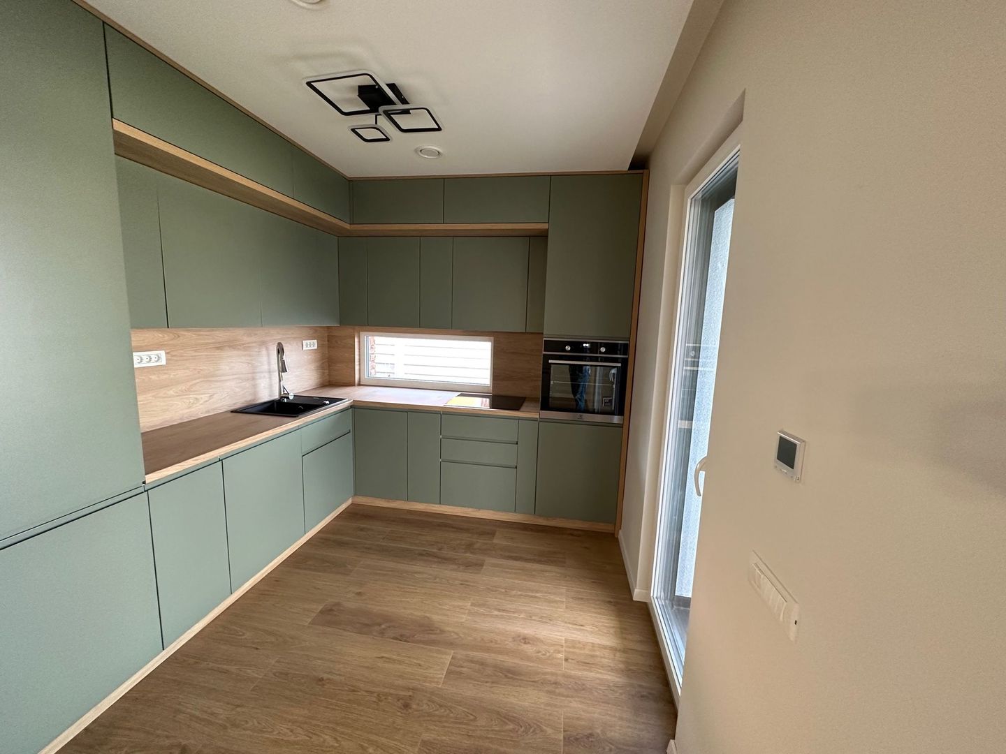 Duplex deosebit cu garaj și subsol - Poză 2