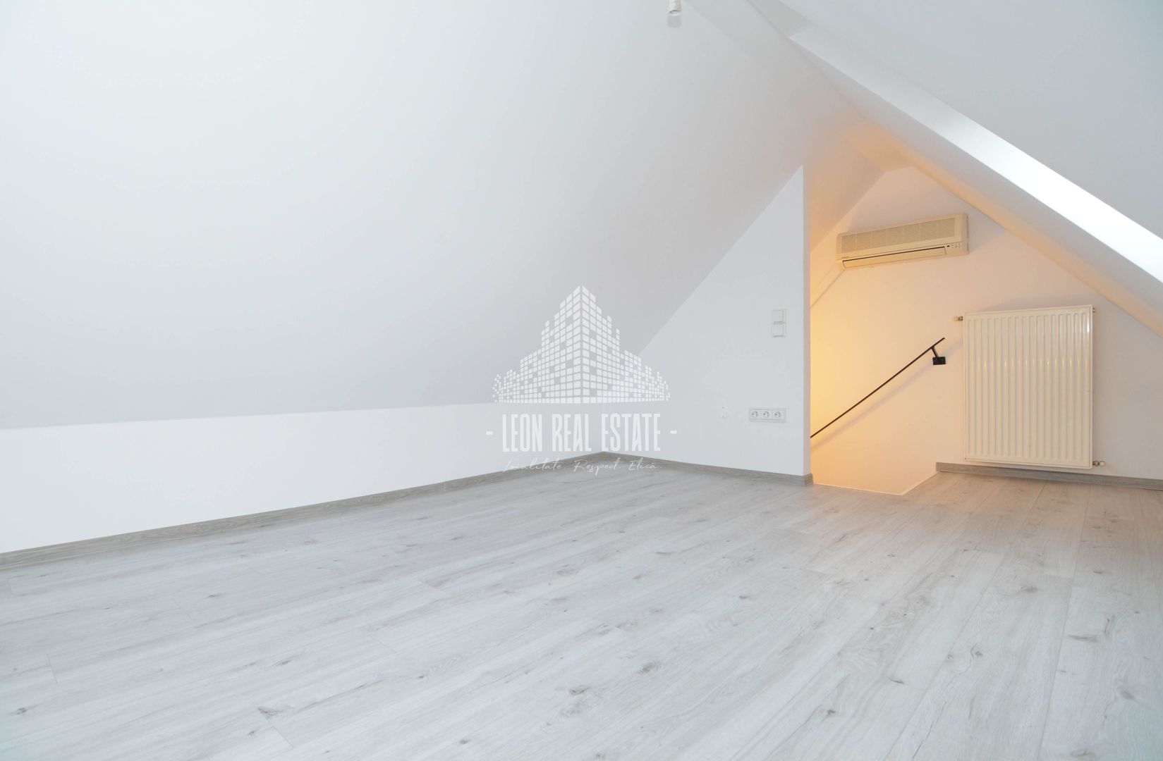 Casă înșiruită în prima parte a Florestiului, zona Stadion - Someșului - Poză 22