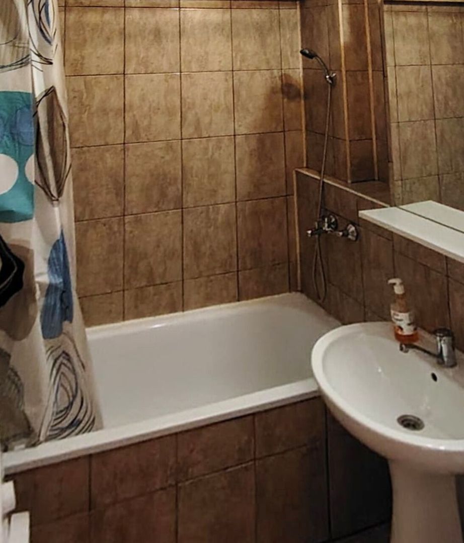 3 camere, situat la etajul 1 al unui imobil din zona 13 Decembrie Făget - Poză 7