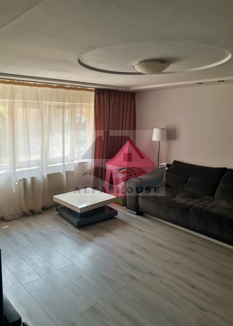 Apartament cu trei camere, zona Racadau 74 mp - parcul Trandafirilor - Poză 2