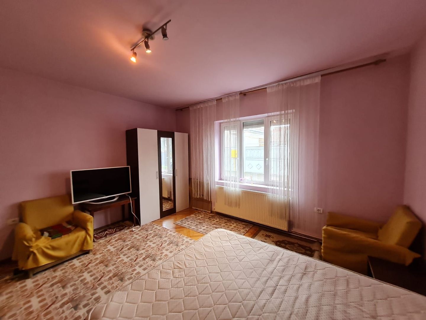 Apartament 2 camere la curte - Poză 1