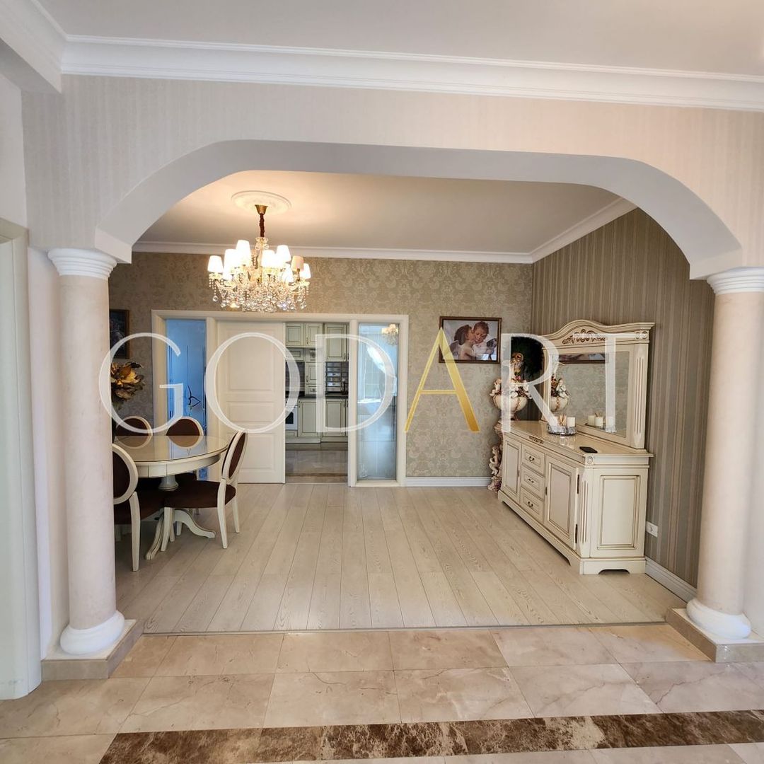 Resedinta exclusivista | Curte generoasa | Erou Iancu Nicolae - Poză 15