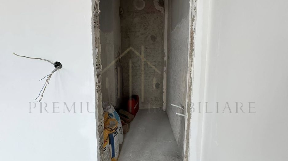 Oportunitate unică de investiție – Etaj complet de vânzare în Onești - Poză 8