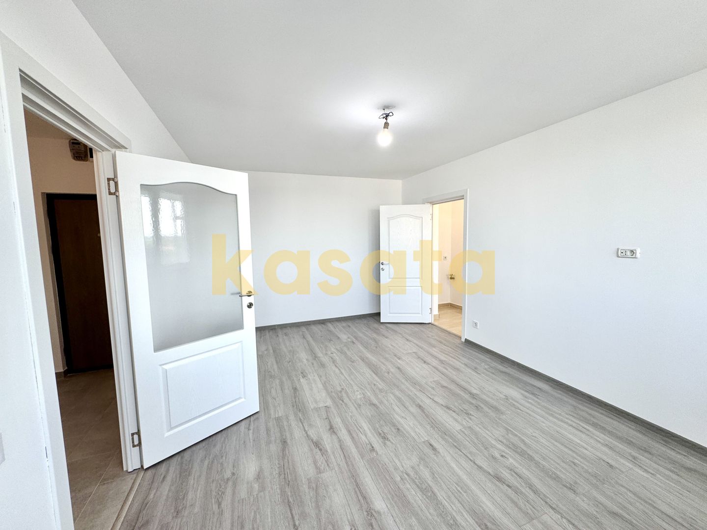 Mihalache de vanzare apartament 2 camere de vanzare proaspat renovat - Poză 2