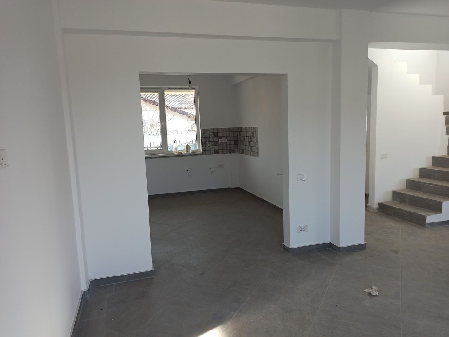 vila gata in duplex/5cam+2bai+150mp curte libera/comBerceni -Ilfov - Poză 1