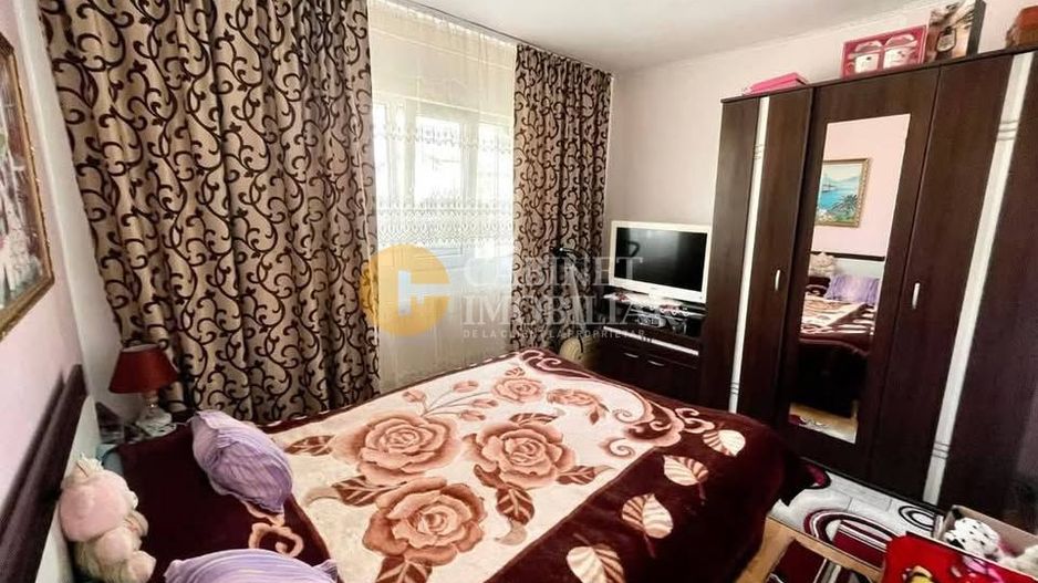 4 camere - decomandat - 1986 - loc de parcare - Poză 4