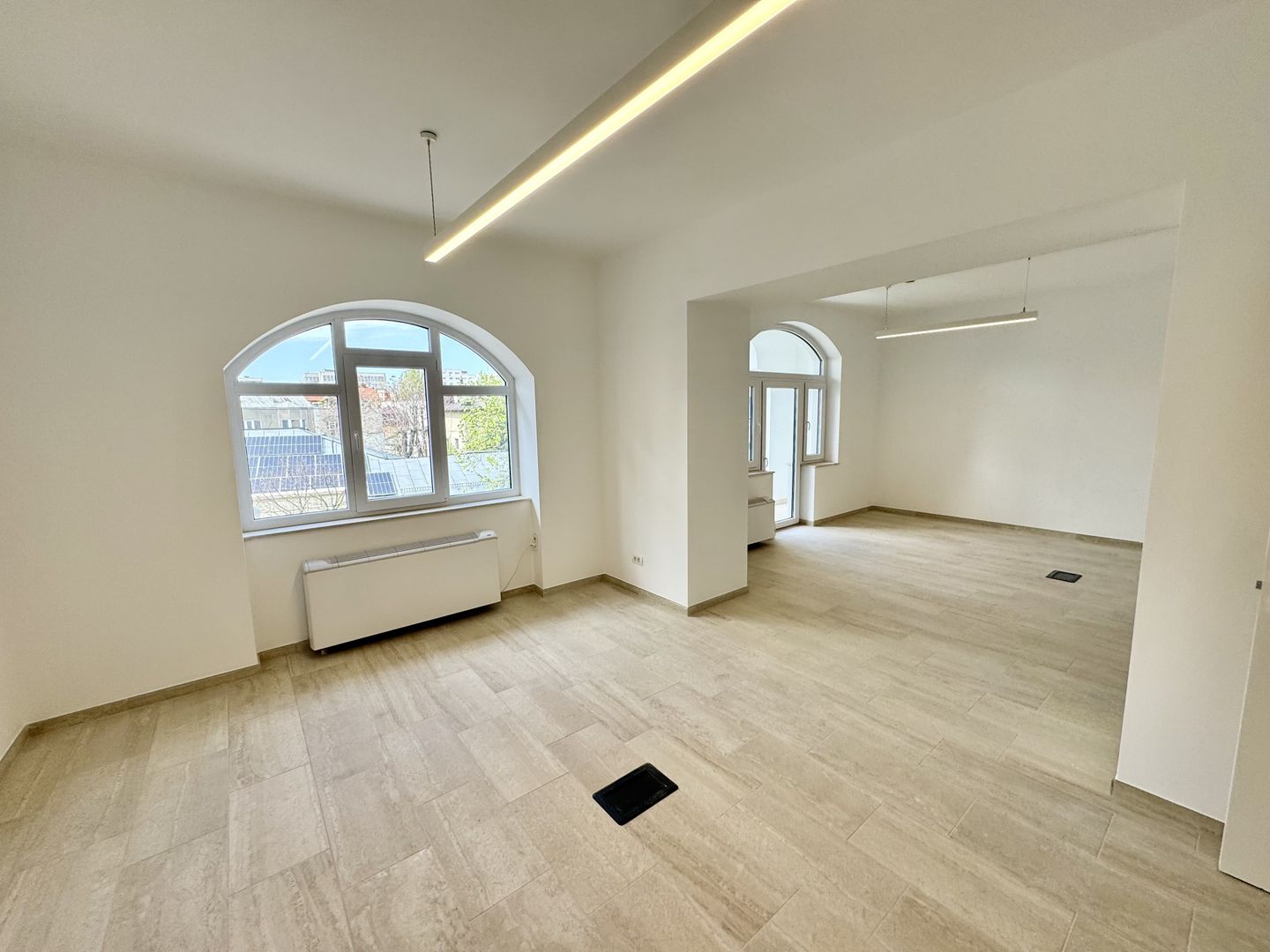 Cladire Brancoveneasca 30 de birouri 1100 mp dubla deschidere - Poză 3