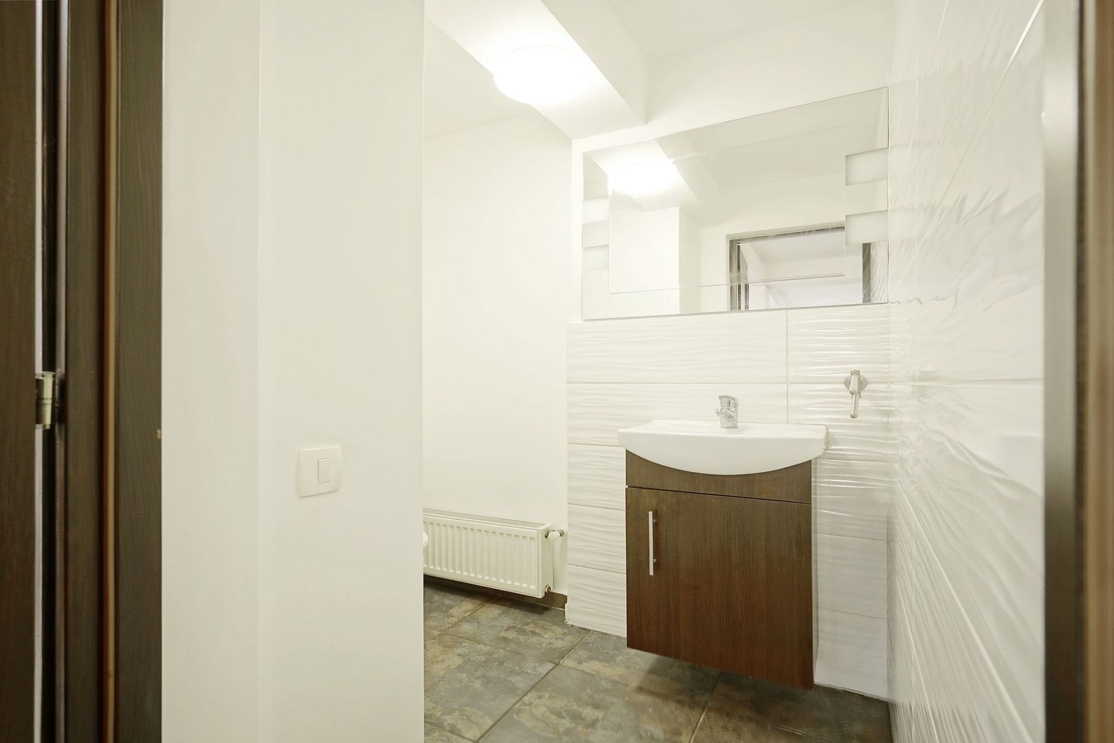 Brancoveanu  P+2, 8 cam, 6 dormitoare, 6 bai, 3 garaje teren 650 mp - Poză 9