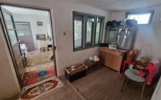 Casa modesta cu teren generos, zona Magura, - Poză 12