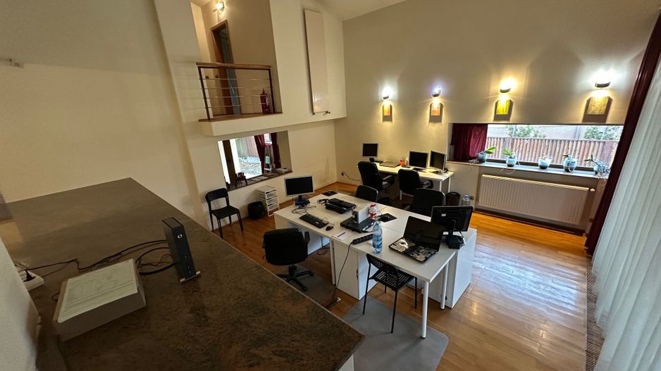 Casă / Vilă cu 6 camere în zona  Calea Aradului - Poză 4