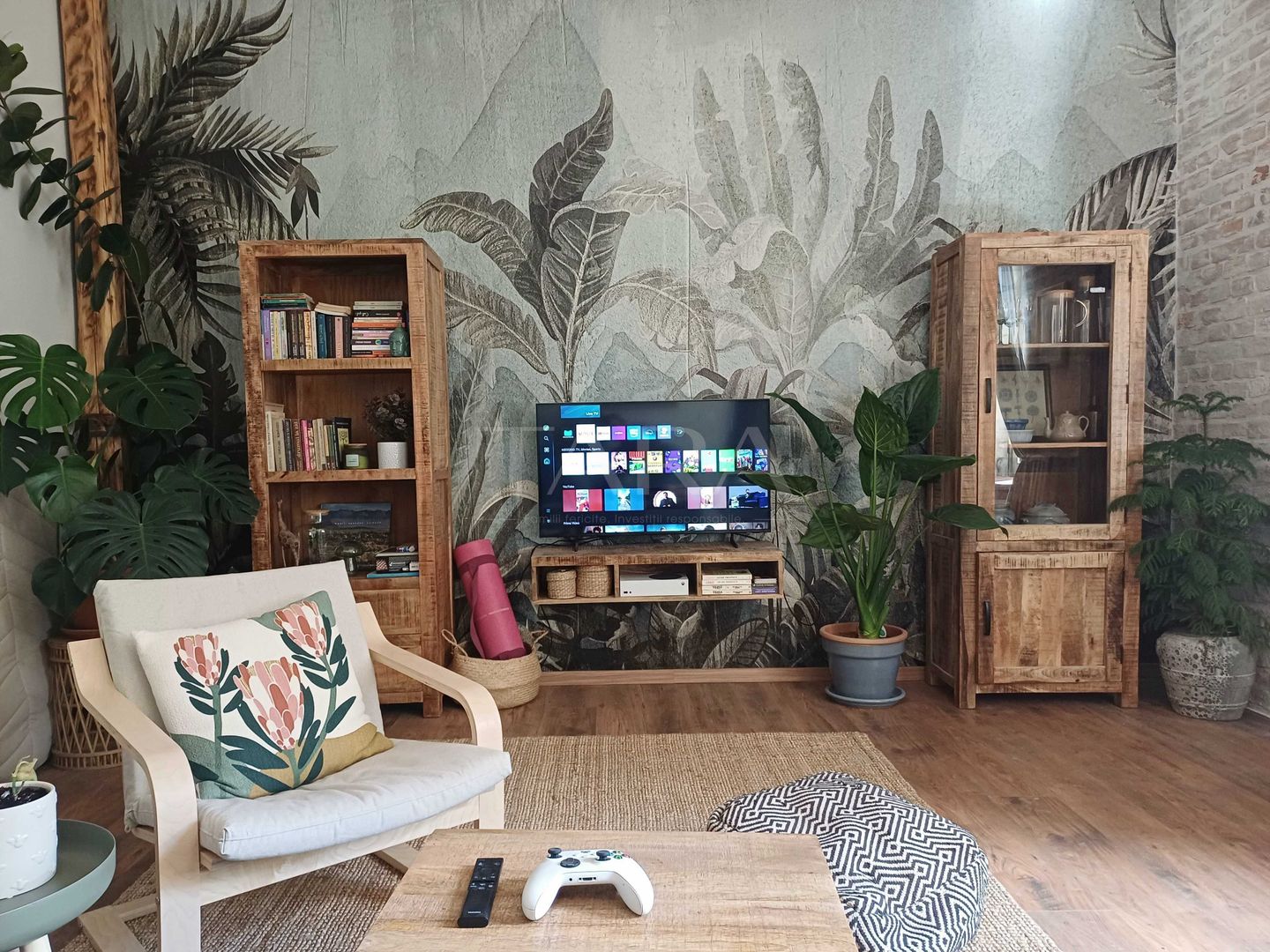 Casă renovată, cu terasă și grădină, în zonă Centrala - Poză 1