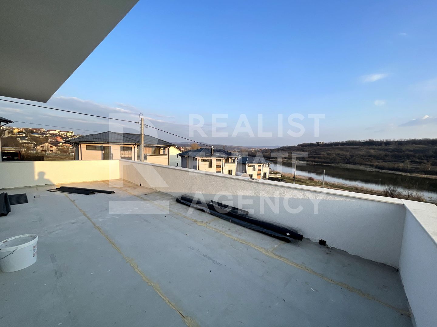 Casă cu priveliște spre lac, 140 mp, teren 450 mp, Valea Adâncă, Iași - Poză 1