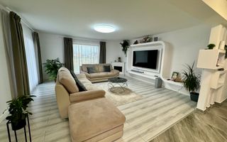 Casă Spațioasă de Vânzare în Ghimbav | Două Apartamente | Teren 579 mp - Poză 3