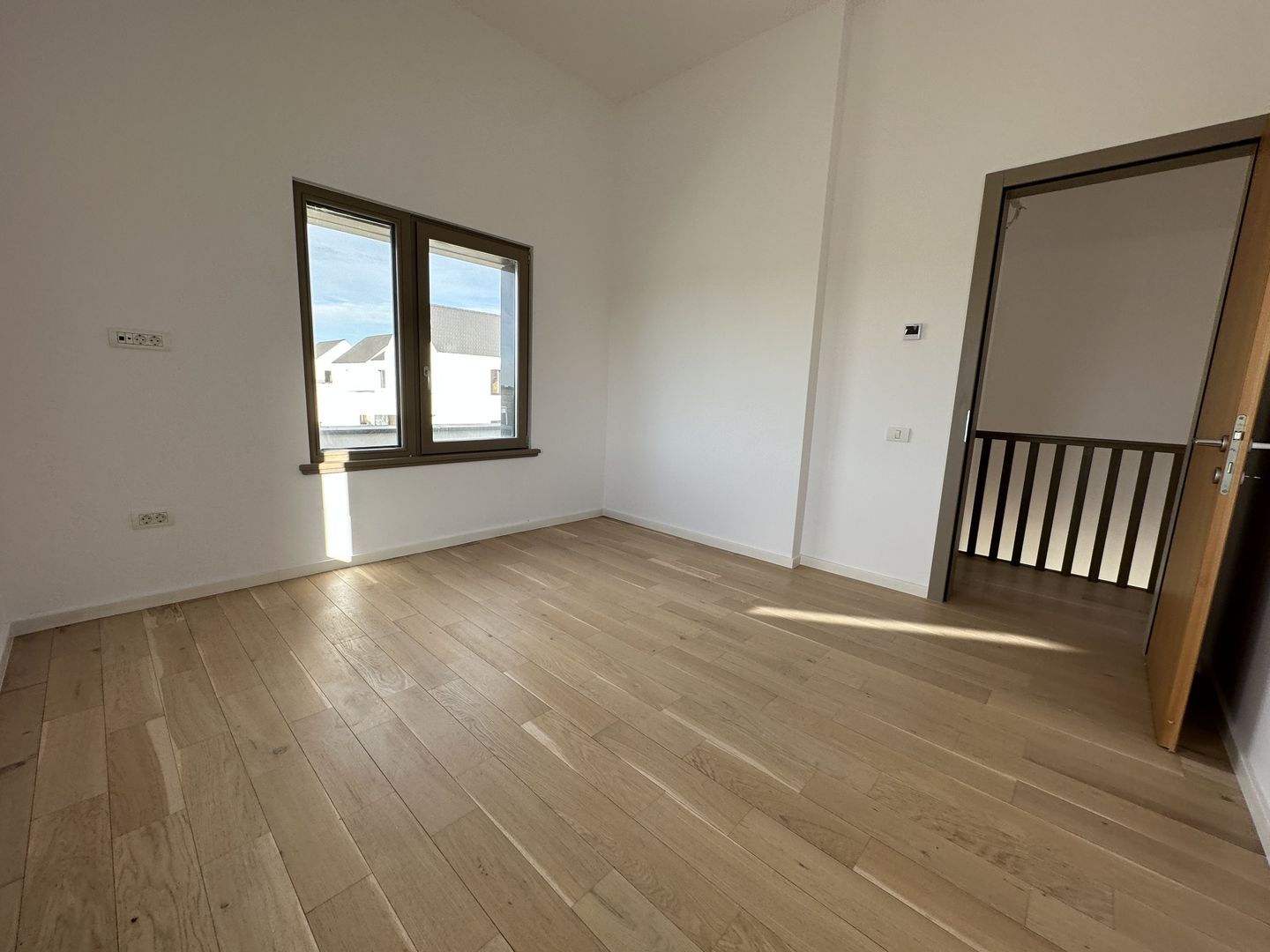 Casa cu 5 camere - Dumbravita - Poză 16