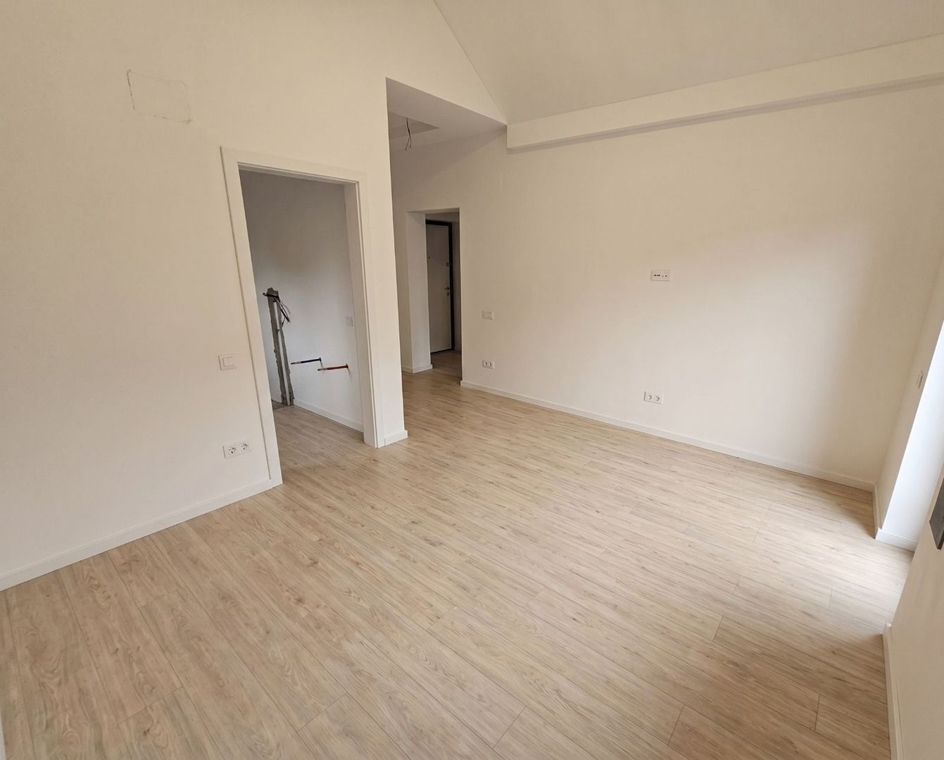 Apartament cu 4 camere 125 mp (4 garsoniere) la cheie + 60 mp pod - Busteni - Poză 8