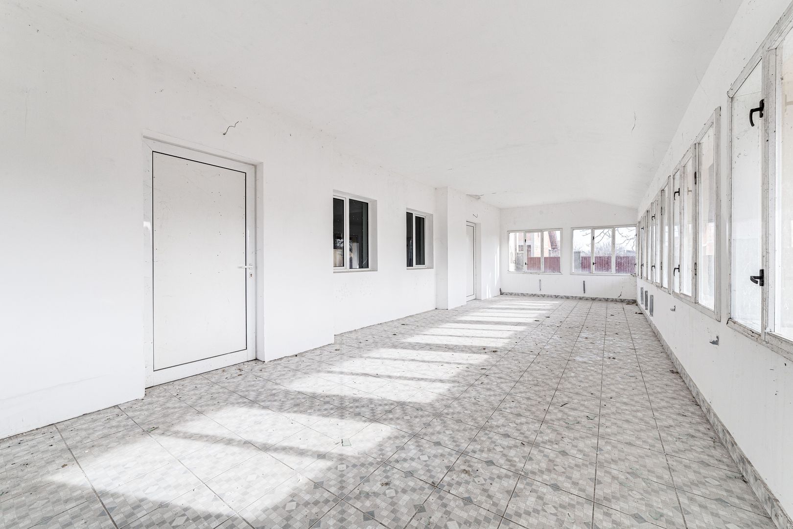 Casă spațioasă, cu 4 dormitoare în Șofronea. - Poză 2