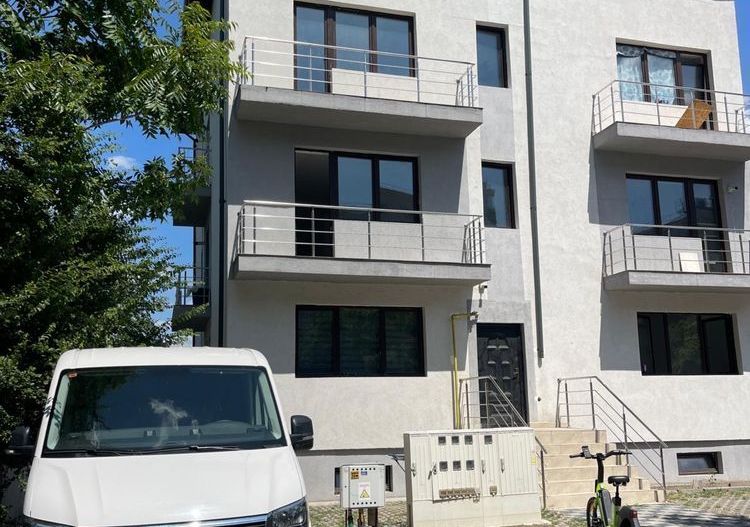 Bloc De Inchiriat - Poză 2