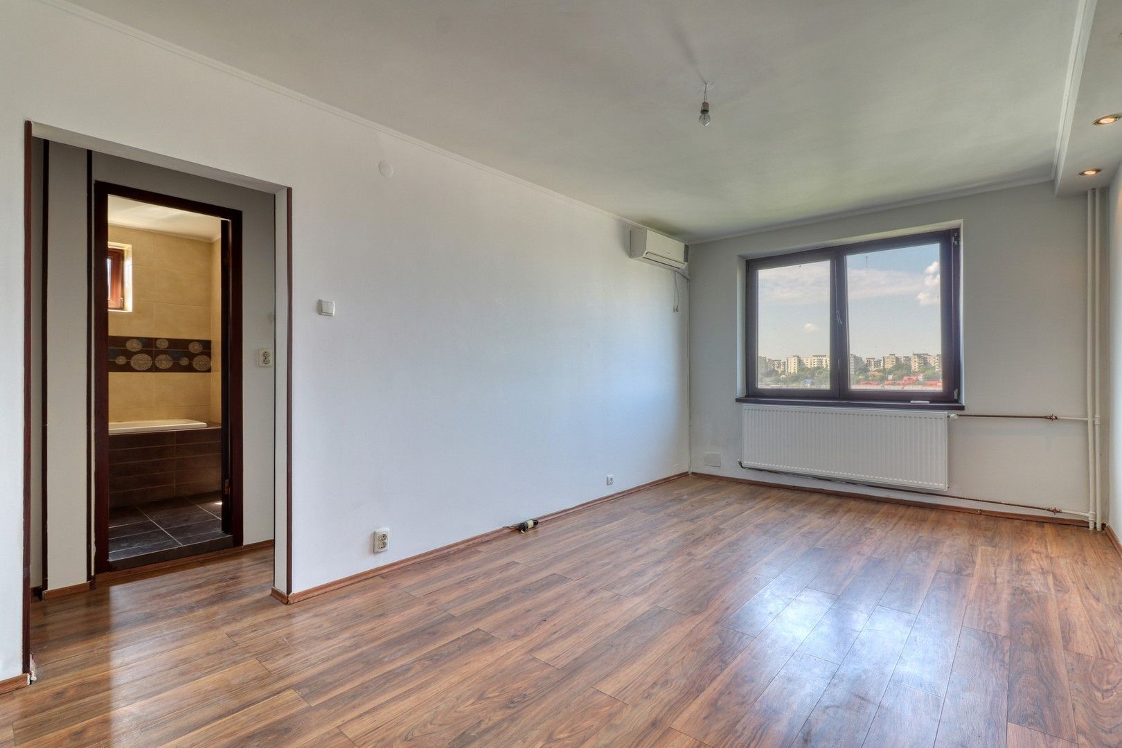 Oportunitate! Apartamanent de 3 camere- 70 mp, comision 0% - Poză 1