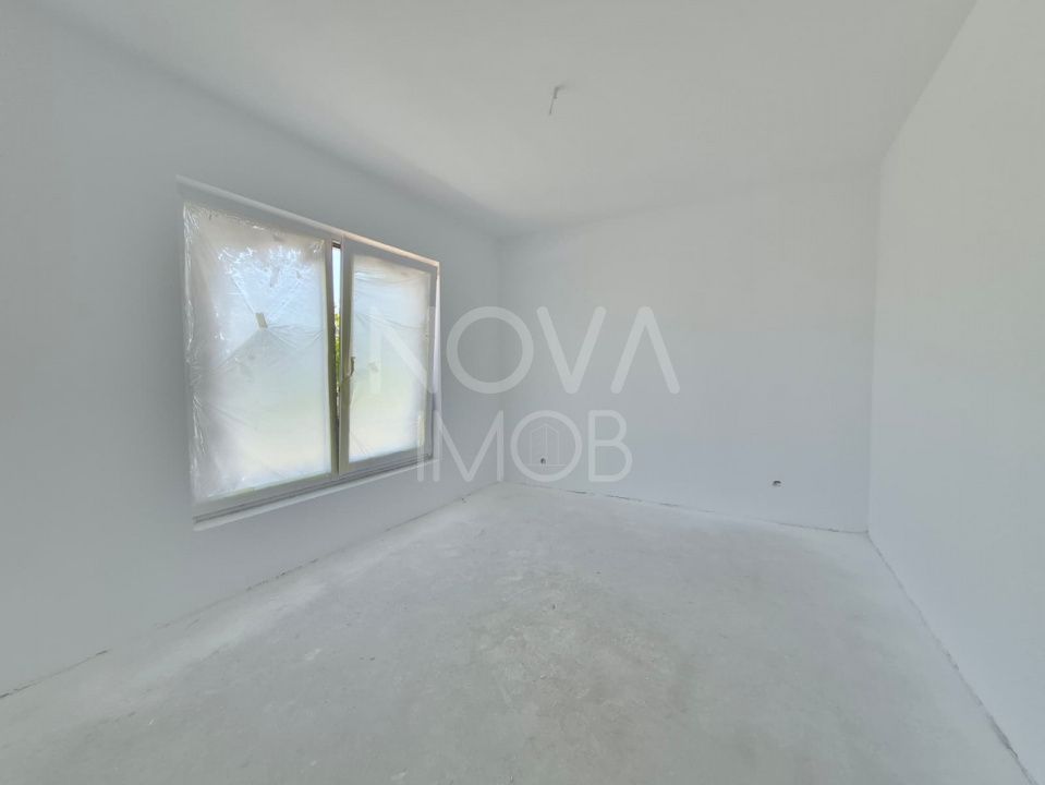 Casa tip duplex, la alb - Sura Mica - COMISION 0 - Poză 12